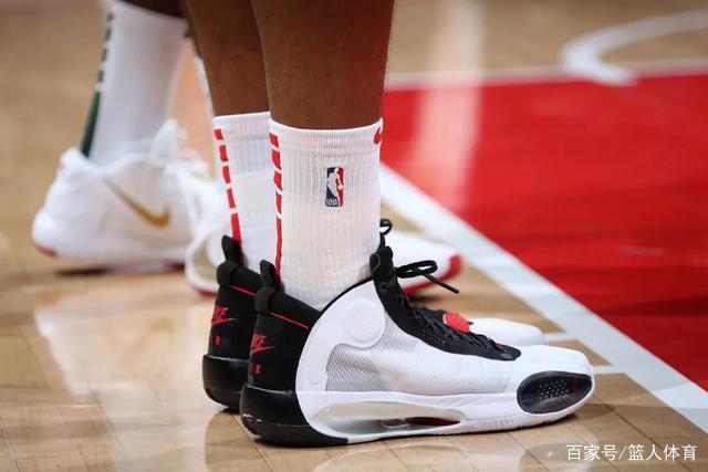 WTA新排名发布：莱巴金娜登顶，阿尼西莫娃跌出十强